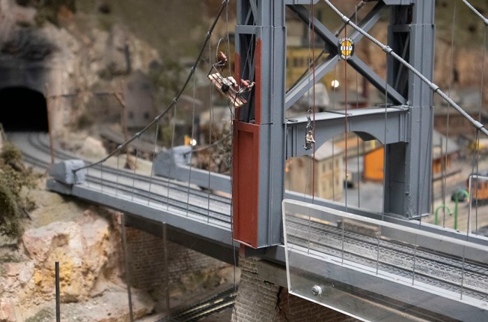 HPRR12 - Bridge painters