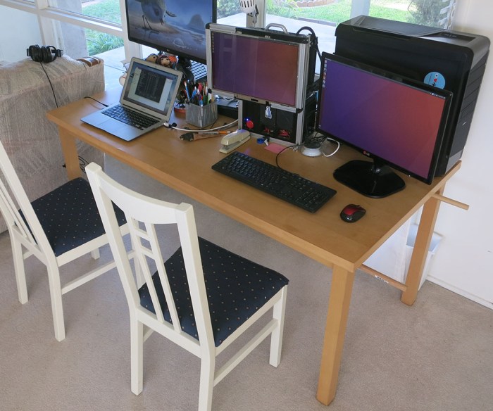 Under Table Photo Studio 1 - Computer desk