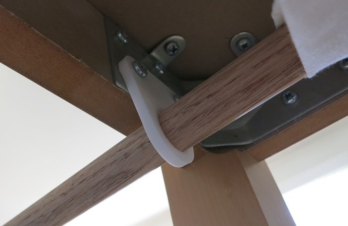 Under Table Photo Studio 4 - curtain rod bracket