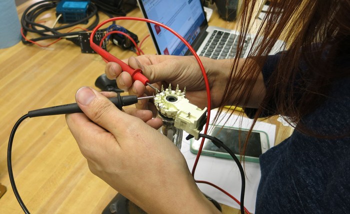 CRT pin probing with socket