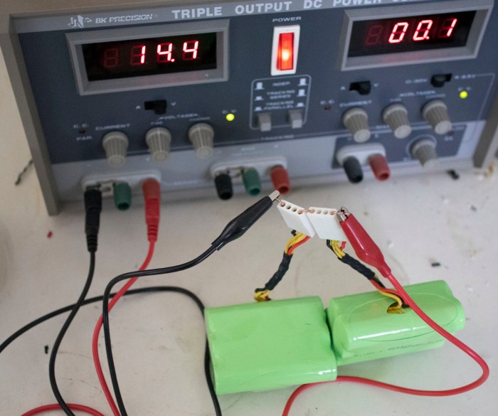 Neato battery pack on power supply