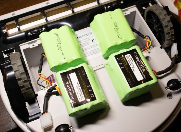 Neato XV-12 batteries old and new