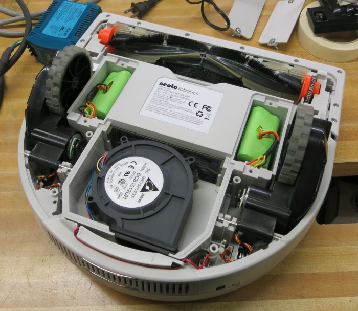 Neato XV-21 with bottom panels removed