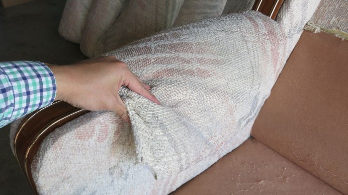 Couch Teardown 04 - armrest cushions