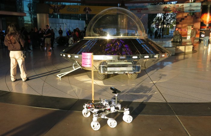 Yuris Night 2019 06 - Sawppy and UFO