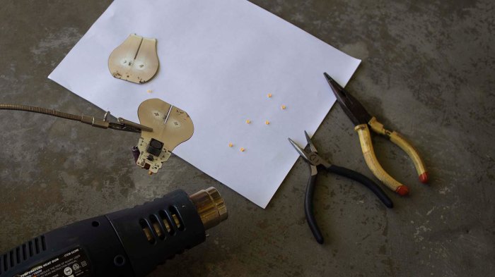 Removing 10 LED module from light bulb