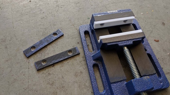 Printed V vise jaw installed