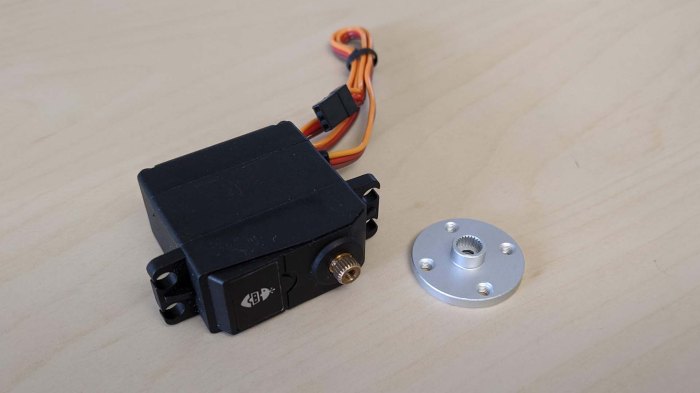 Roboterra servo with metal horn