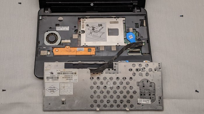 HP Mini 110-1134CL keyboard removed