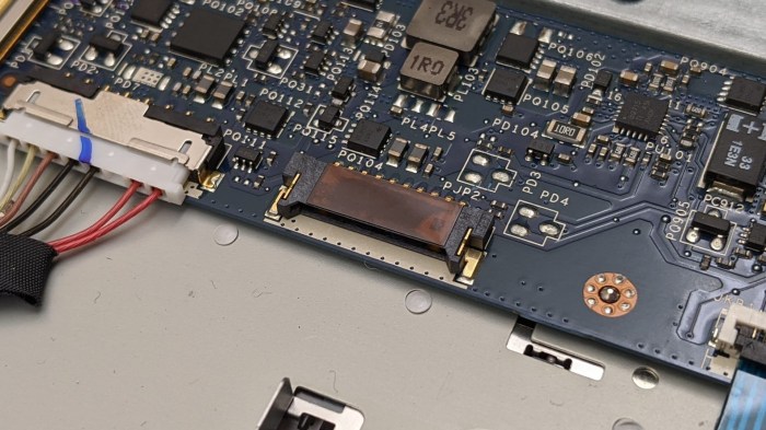 HP Split X2 13-r010dx base unused connector