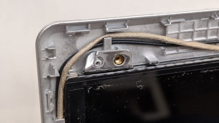 Toshiba Chromebook 2 CB35-B3340 heat set insert but no fastener