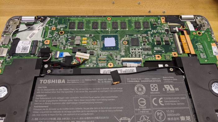 Toshiba Chromebook 2 CB35-B3340 internals without EM shield
