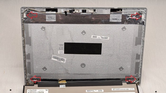 Toshiba Chromebook 2 CB35-B3340 screen freed from adhesive pads